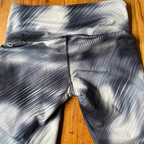 Athleta leggings with front inside hidden stash pocket. - Picture 2 of 11